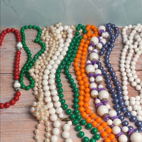 Lot of 9 Colorful Plastic Beaded Necklace Set - Picture 8 of 10